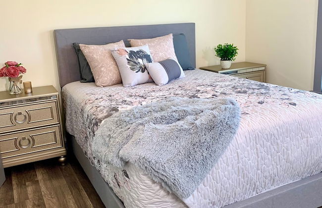 The Southside Villa - With Private Yard & Parking, Near Falls & Casino by Niagara Hospitality - Foto 9