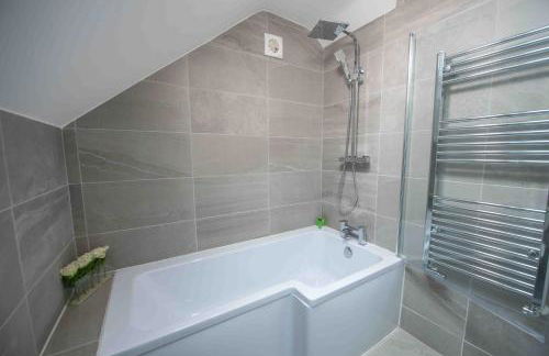 Beautiful, Peaceful, 5 Bedroom home with Hot Tub! - Foto 13