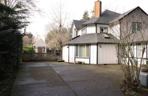 Whitaker 5 bdrm Daily-Weekly-Monthly - Photo 1