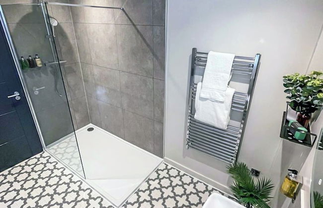 Thetford Hive - Photo 53