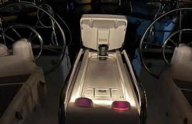 Sleep aboard a modern sailboat in Oeiras - Foto 22