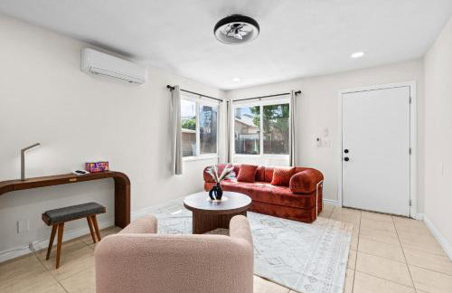 20 percent OFF Fully Furnished 2BR in Prime Tustin - Foto 2