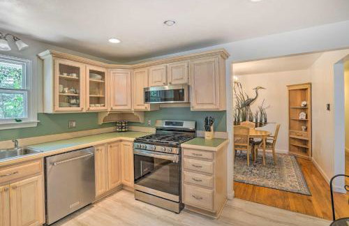 Stockbridge Home Walk to Town Beach! - Foto 8