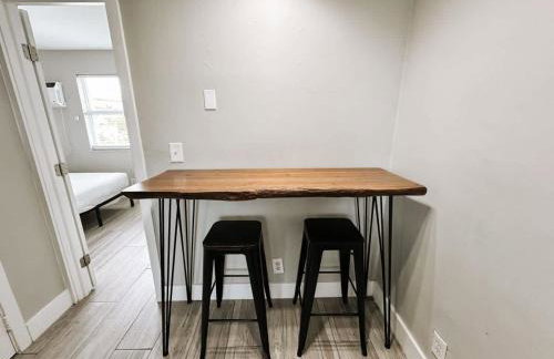 Rustic Retreats Beachy 1BR for 4 guests in the heart of Fort Lauderdale - Foto 21