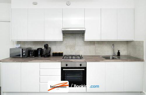 Three Bedroom Apartment At Buonomo Stays Short Lets & Serviced Accommodation With Netflix & Games - Foto 4