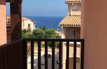 Cap Esterel 2 pièces Climatisé 4-5pers Piscines Parking Draps Wifi - Foto 1