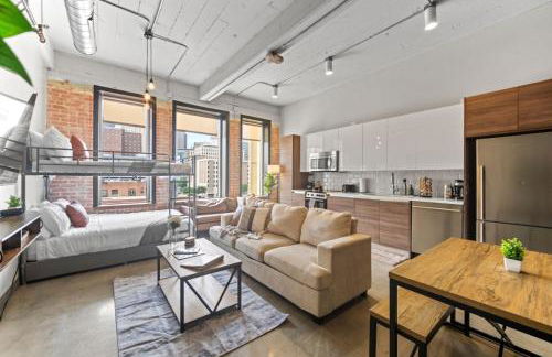 Beautiful Downtown Apartment with Pool, Laundry, Parking - Foto 1