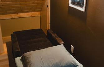 Cabin Minutes to Mt Rainier - EV, HotTub, 2 Queen and Twin - Photo 40