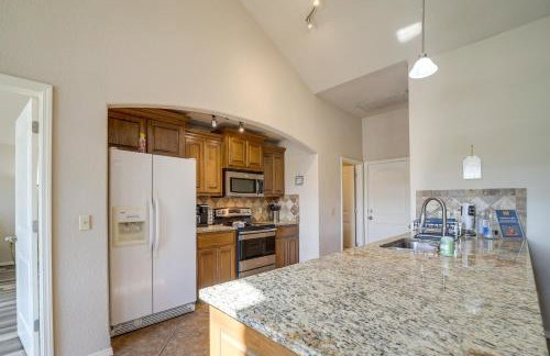 Central Bentonville Home with Fenced Yard! - Foto 7