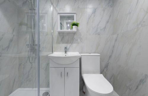 Bright 2-Bedroom Ensuite Apartment with Kitchen - Foto 20