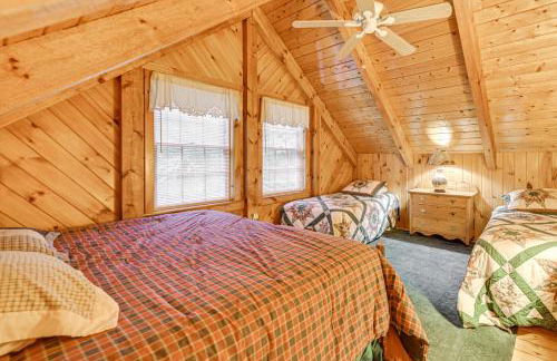 On-Site Pond and Trails Lake Luzerne Cabin - Foto 26