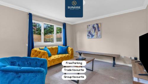MUIRTON 2 - has 4 Twin rooms with 4 Car Parking, 2 Baths, 5 Smart TV, Fully Equipped, Garden, Free WiFi, GROUP FAVOURITE by SUNRISE LONG LETS and SERVICED ACCOMMODATION DUNDEE - Foto 3