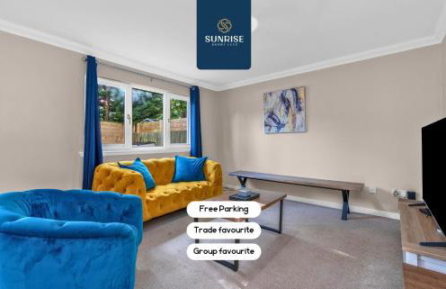 Muirton House 2 - INVOICE and REDUCED PRICE only via SUNRISE SHORT LETS DUNDEE, SLEEPS 8 has 4 Twin Bedrooms with 4 Car Parking, 2 Baths, 5 Smart TV, Fully Equipped, Garden, Free WiFi, and ONLY 9 Mins to STANNERGATE Ports - Foto 28