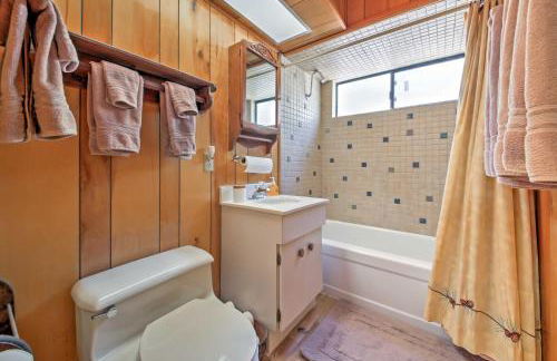 Big Bear Lake Cabin with Deck about 7 Mi to Ski Slopes! - Foto 12