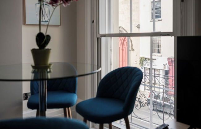 Stunning 2 Bed in Centre of Cheltenham - Photo 36