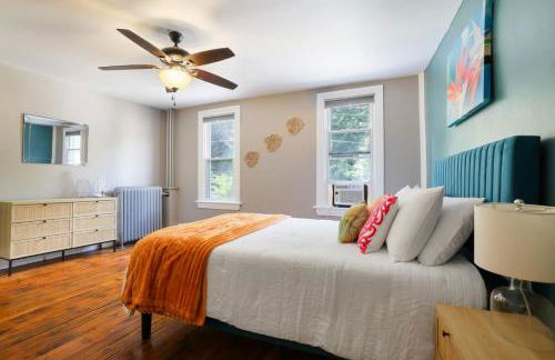 Spacious Broadway Home Downtown Western Modern Charm with parking - Photo 35