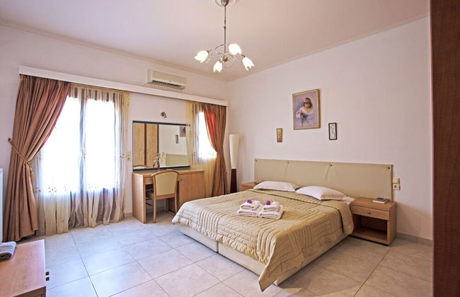 Birds Villa Apartments with Heated Pool - Including Car and Breakfast - Photo 18