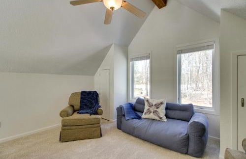 Breezy Point Cabin Deck with Golf Course Views! - Foto 14