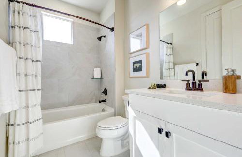Washington Home w/ Mtn Views, Near Hiking! - Photo 16