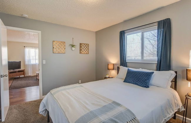 2BR Aptmt Parks Private Deck, Mountain Views! - Photo 4