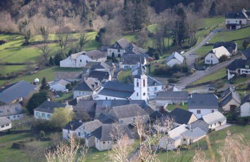 Bel appartement T2 refait à neuf avec piscine couverte de juin à fin septembre, près des stations de ski avec navette et draps et serviettes compris - Foto 38