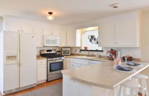 Bright & Open Central A C Dog Friendly - Photo 3