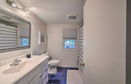 Chic House with Private Dock on Lake Hartwell! - Foto 26