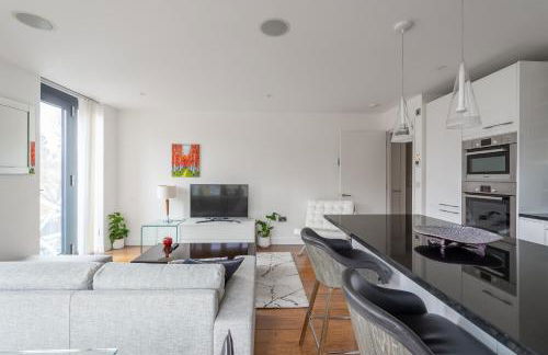 Modern, fully furnished apartment with ensuite, private balcony and elevator in Notting Hill - Foto 5
