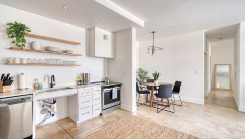 Studio Bliss Dual-Queen Stay in Vibrant Alberta - Photo 5