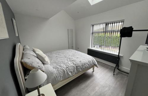 Whole house -Sleeps4-Parking-Garden-BikingHiking - Foto 10