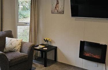 Oak Tree Lodge with Hot Tub near Alton Towers - Foto 16