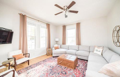 Lighthearted Family Friendly Downtown River Views - Foto 1