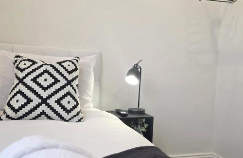 #18 Anfield 5 min walk Sleeps 7 4BR 5Bed 3Bathrms - Photo 25