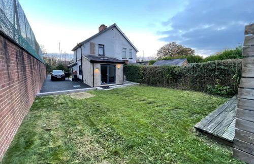 Cheerful 2 bed house on Causeway Coastal Route with parking - Foto 44