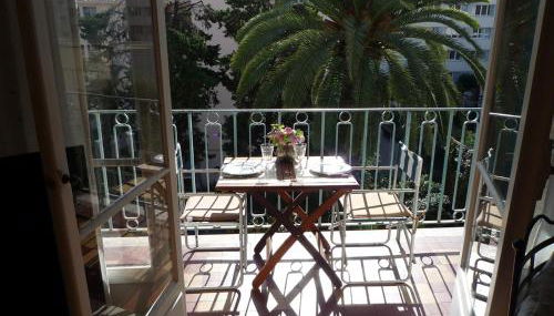 Centre, deux pièces, calme, terrasse plein sud - Foto 2