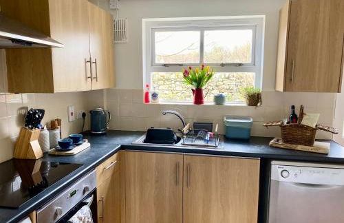 Charming coastal cottage - pet friendly! - Photo 8