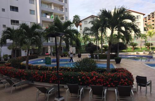 Flat Familiar a 400 metros do Hot Park com Piscinas e Conforto - Foto 57