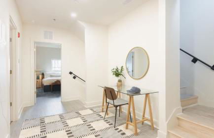 Sleeps 28 2 Units Near DT Nashville Outrider by AvantStay - Foto 13