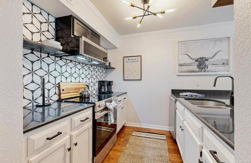 Lakeside Getaway with Patio on Lady Bird Lake - Foto 6