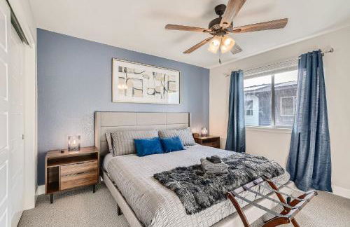 Stylish & Spacious Centrally-Located Home w/Garage - Foto 24