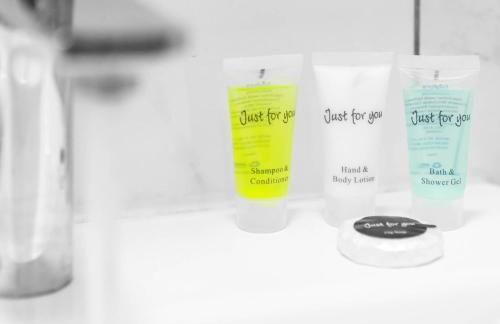 Stylish Apartment - High Speed Internet & Free Netflix - Near City Centre - 2MR - Foto 19