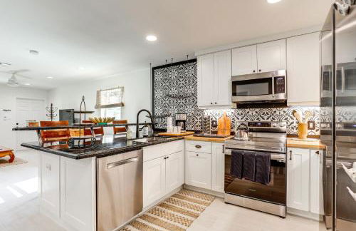 Vibrant North Palm Beach Home about 2 Mi to Beach! - Foto 2