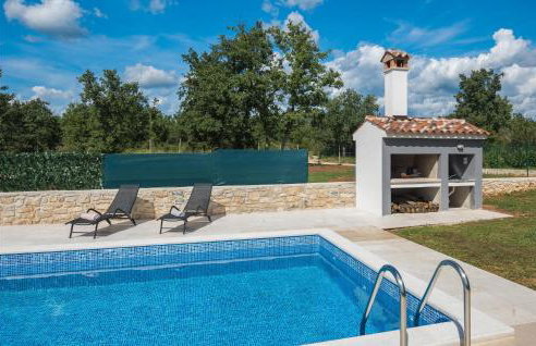 Awesome Home In Malisi With Kitchen - Photo 12