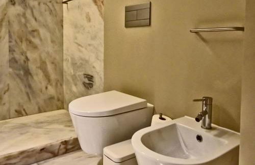 Gary01 Exclusive Top Floor 2BD by the Timeout Market - Photo 58