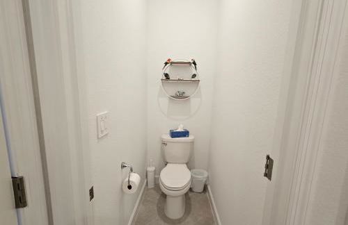 Pet friendly, Heated Pool, close to many beaches, monthly New Vacation Villa - Foto 22