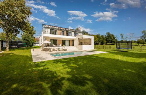 Villa Castanea by Villsy - Photo 2