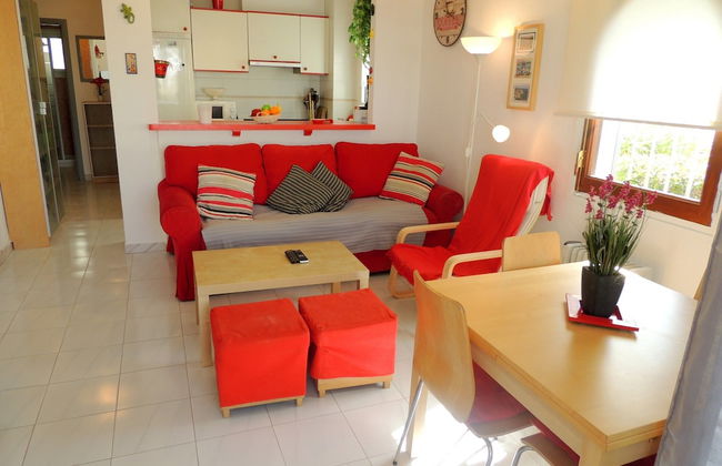 Apartment by Roses Beach With Pool - Photo 12