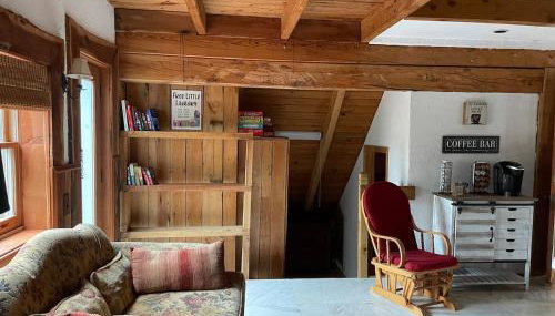 Rustic Mountaintop Cabin on small farm with WiFi - Foto 5