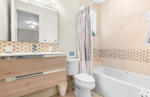 Near the Beach • Pool & Jacuzzi • Waterfront Villa - Foto 56