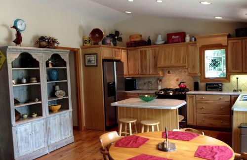 Lakefront Cottage with a Private Dock near Ocala National Forest in Orange Springs, Florida - Foto 7